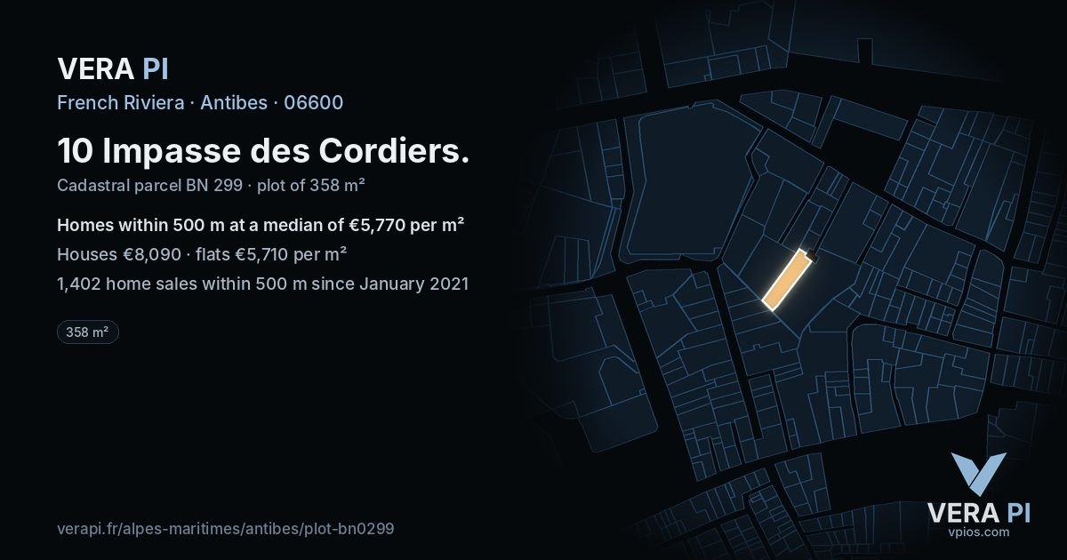 10 Impasse des Cordiers, Antibes at night – the plot lit, the parcels around coloured by the prices near them