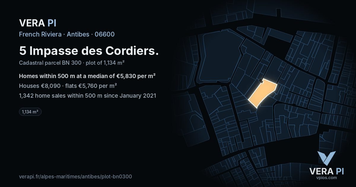 5 Impasse des Cordiers, Antibes at night – the plot lit, the parcels around coloured by the prices near them