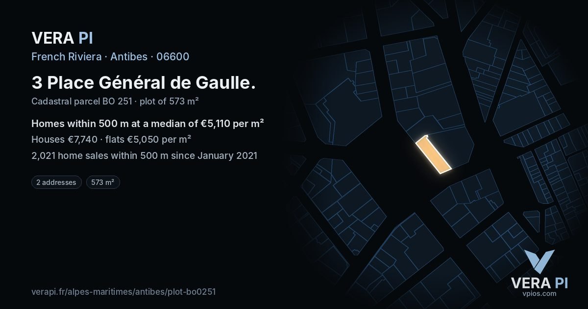 3 Place Général de Gaulle, Antibes at night – the plot lit, the parcels around coloured by the prices near them