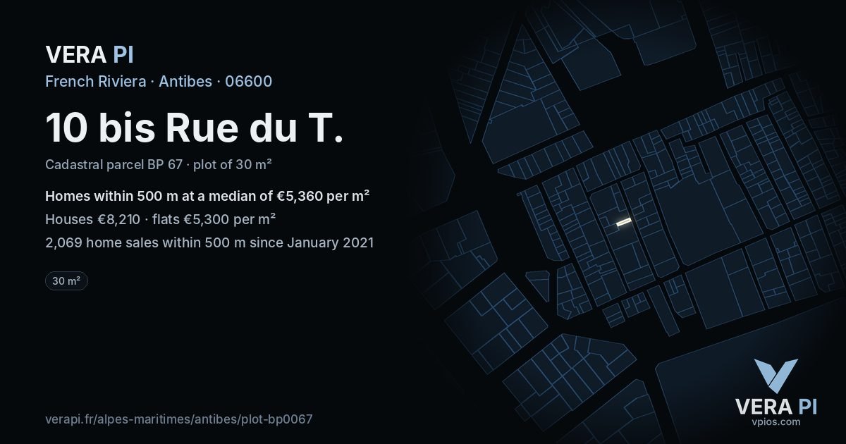 10 bis Rue du T, Antibes at night – the plot lit, the parcels around coloured by the prices near them