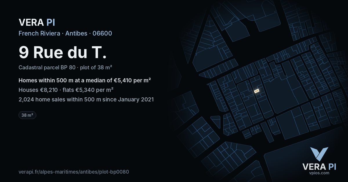 9 Rue du T, Antibes at night – the plot lit, the parcels around coloured by the prices near them
