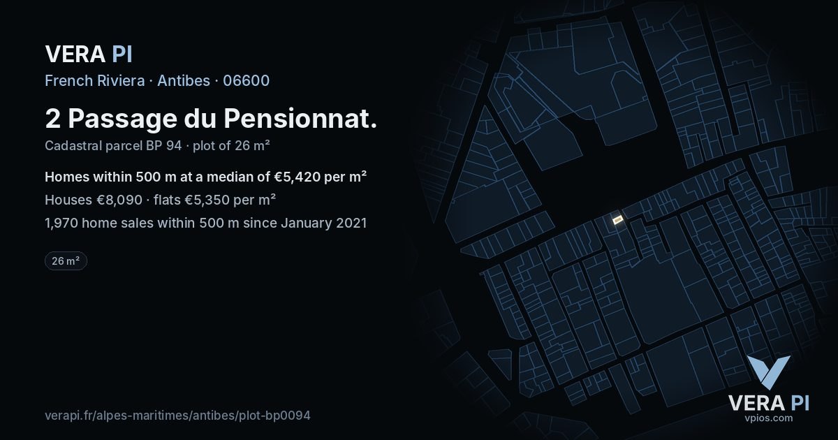2 Passage du Pensionnat, Antibes at night – the plot lit, the parcels around coloured by the prices near them