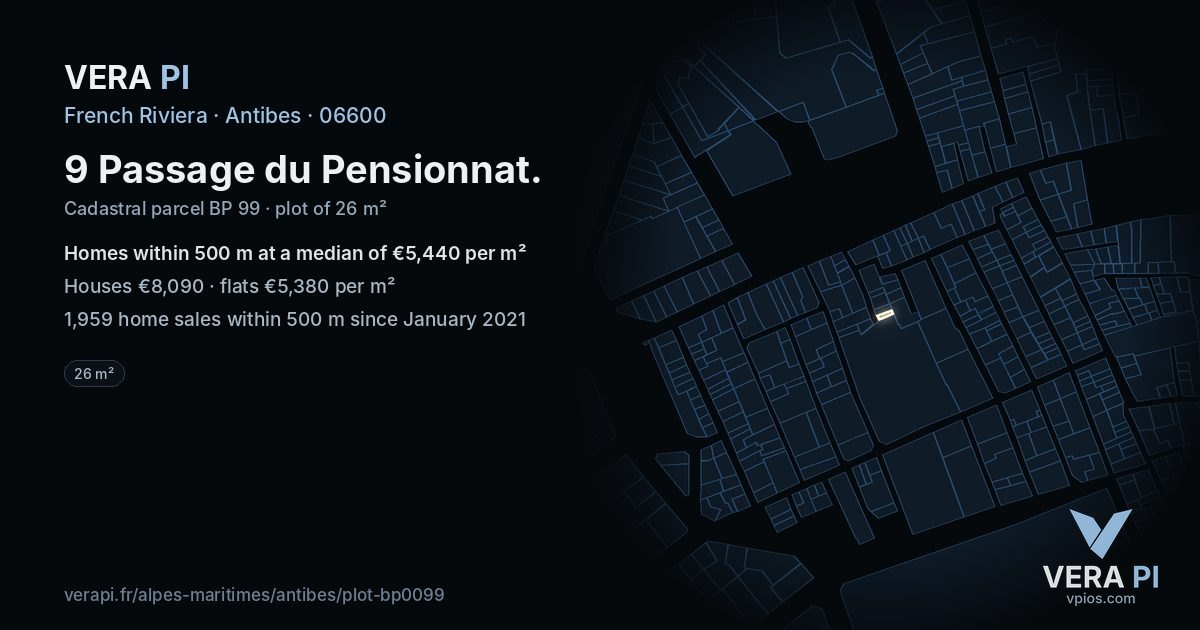 9 Passage du Pensionnat, Antibes at night – the plot lit, the parcels around coloured by the prices near them