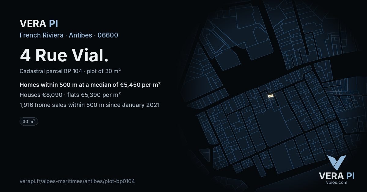 4 Rue Vial, Antibes at night – the plot lit, the parcels around coloured by the prices near them