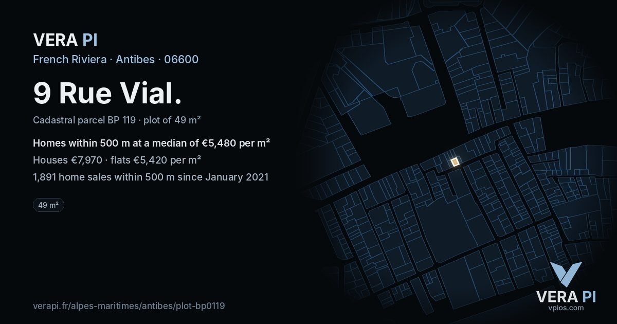 9 Rue Vial, Antibes at night – the plot lit, the parcels around coloured by the prices near them