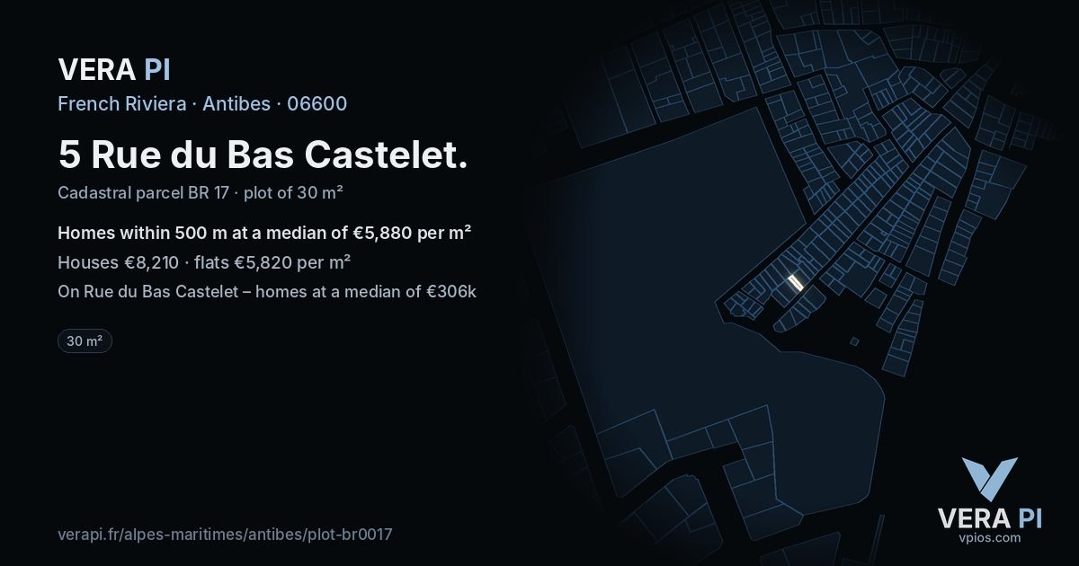 5 Rue du Bas Castelet, Antibes at night – the plot lit, the parcels around coloured by the prices near them
