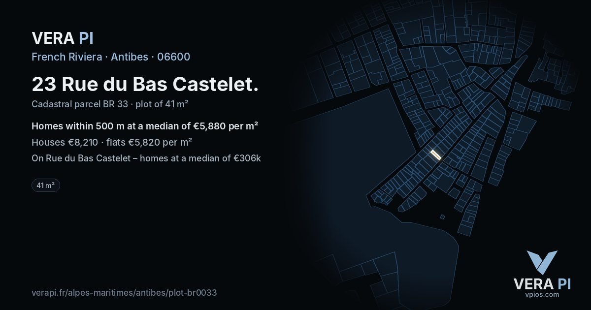 23 Rue du Bas Castelet, Antibes at night – the plot lit, the parcels around coloured by the prices near them