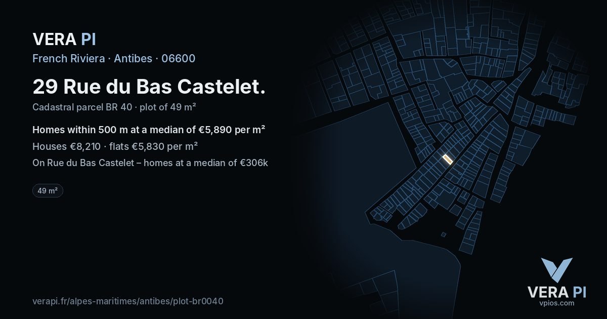 29 Rue du Bas Castelet, Antibes at night – the plot lit, the parcels around coloured by the prices near them