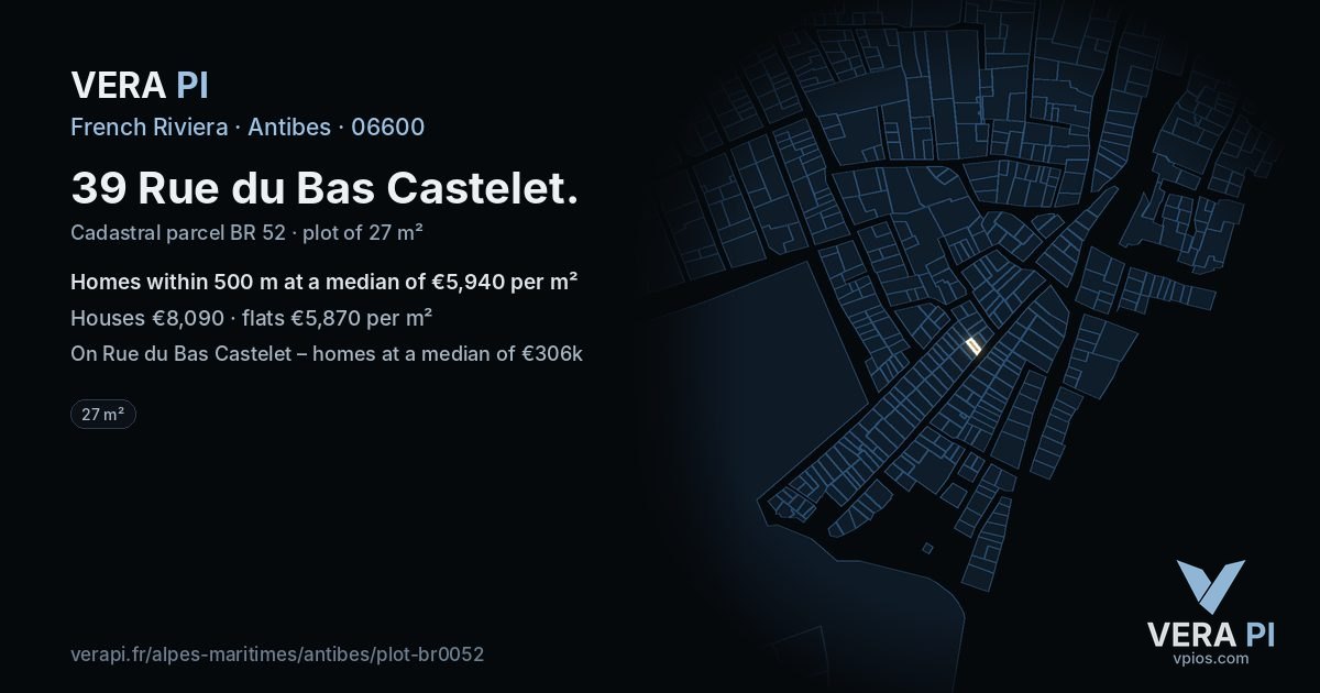 39 Rue du Bas Castelet, Antibes at night – the plot lit, the parcels around coloured by the prices near them