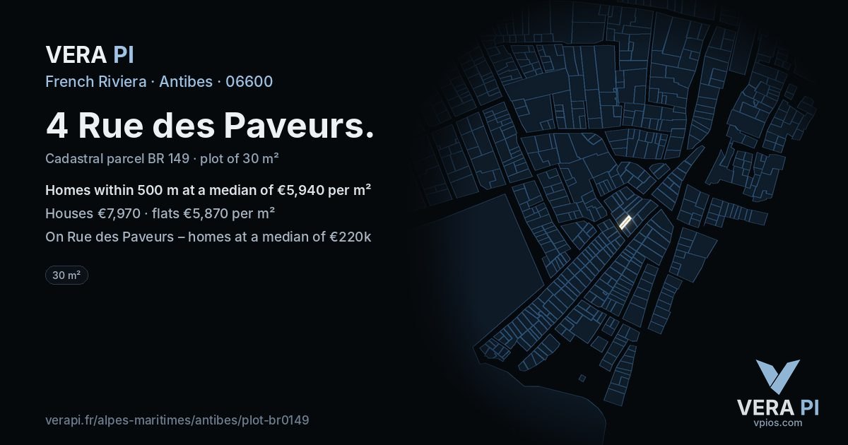 4 Rue des Paveurs, Antibes at night – the plot lit, the parcels around coloured by the prices near them