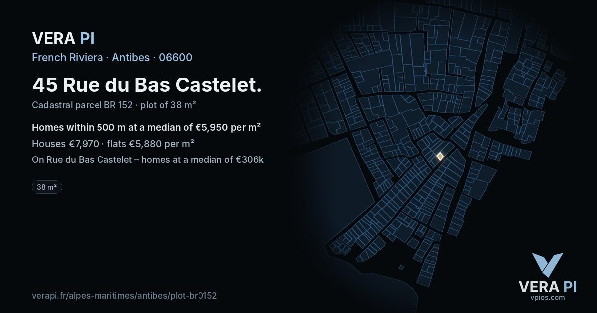 45 Rue du Bas Castelet, Antibes at night – the plot lit, the parcels around coloured by the prices near them