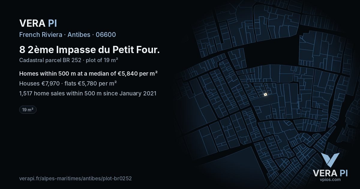 8 2ème Impasse du Petit Four, Antibes at night – the plot lit, the parcels around coloured by the prices near them