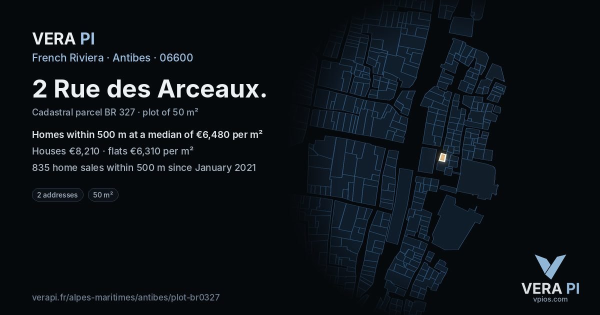 2 Rue des Arceaux, Antibes at night – the plot lit, the parcels around coloured by the prices near them
