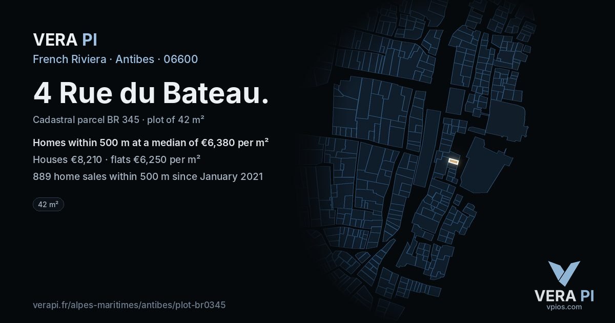4 Rue du Bateau, Antibes at night – the plot lit, the parcels around coloured by the prices near them