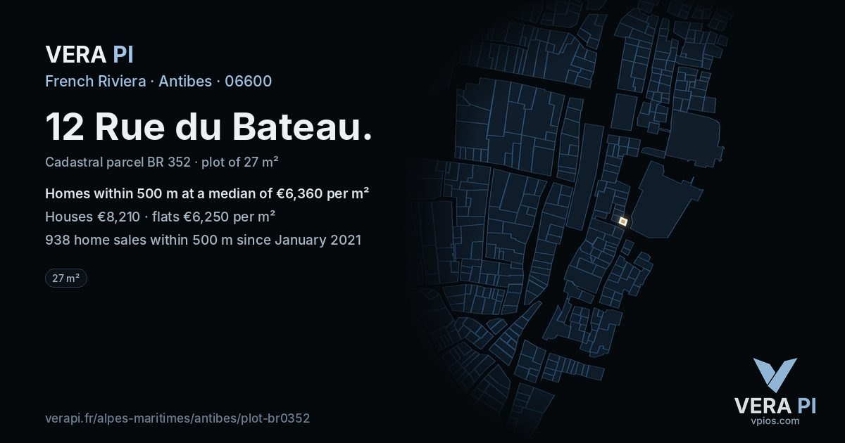 12 Rue du Bateau, Antibes at night – the plot lit, the parcels around coloured by the prices near them