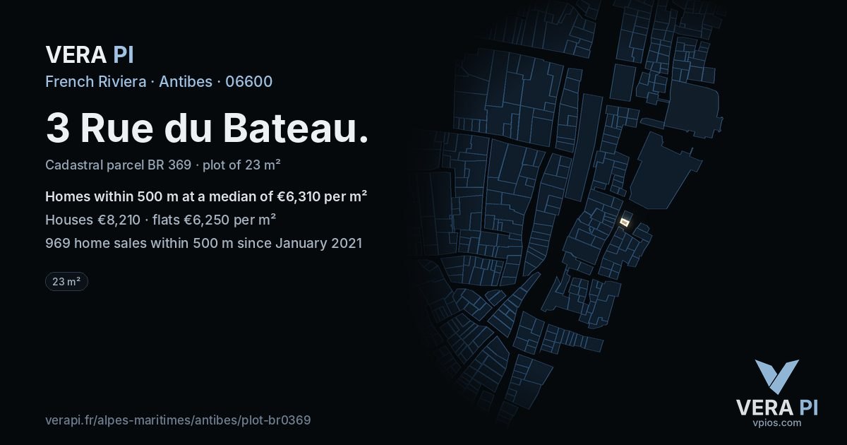 3 Rue du Bateau, Antibes at night – the plot lit, the parcels around coloured by the prices near them