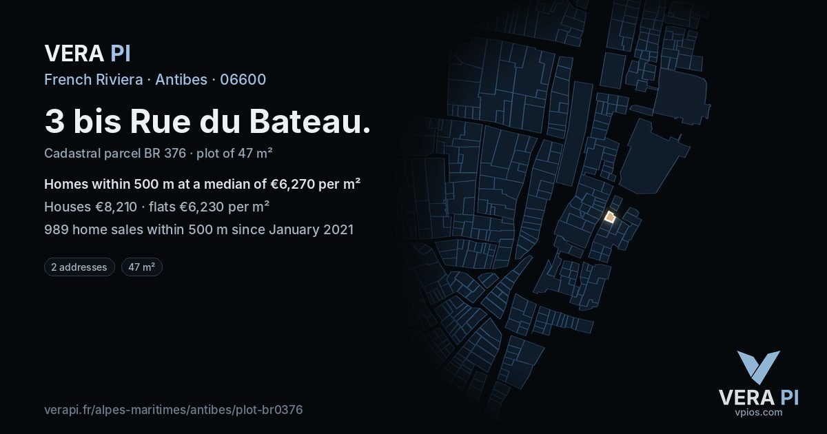 3 bis Rue du Bateau, Antibes at night – the plot lit, the parcels around coloured by the prices near them