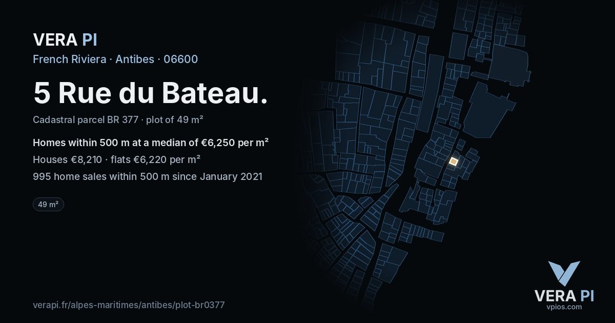 5 Rue du Bateau, Antibes at night – the plot lit, the parcels around coloured by the prices near them