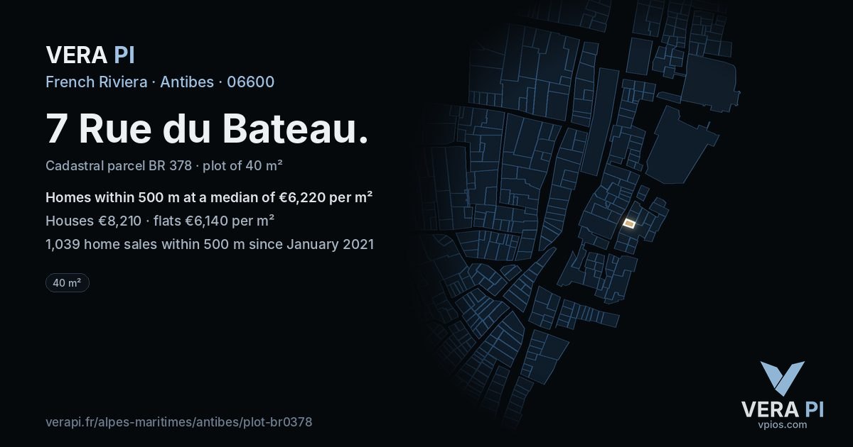 7 Rue du Bateau, Antibes at night – the plot lit, the parcels around coloured by the prices near them