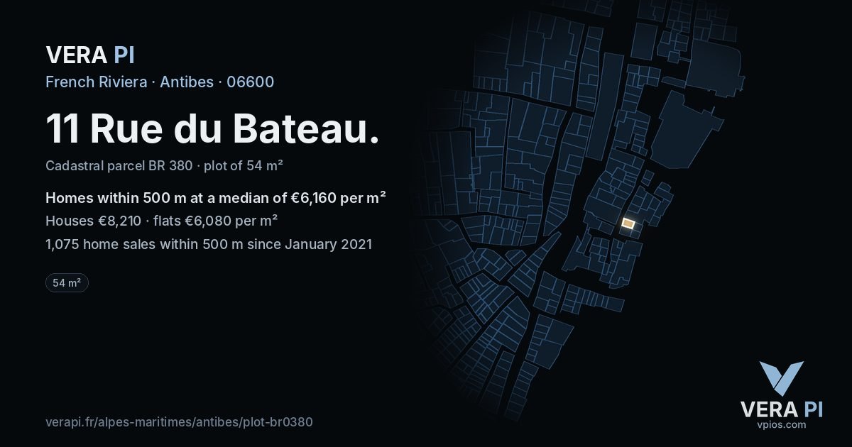 11 Rue du Bateau, Antibes at night – the plot lit, the parcels around coloured by the prices near them