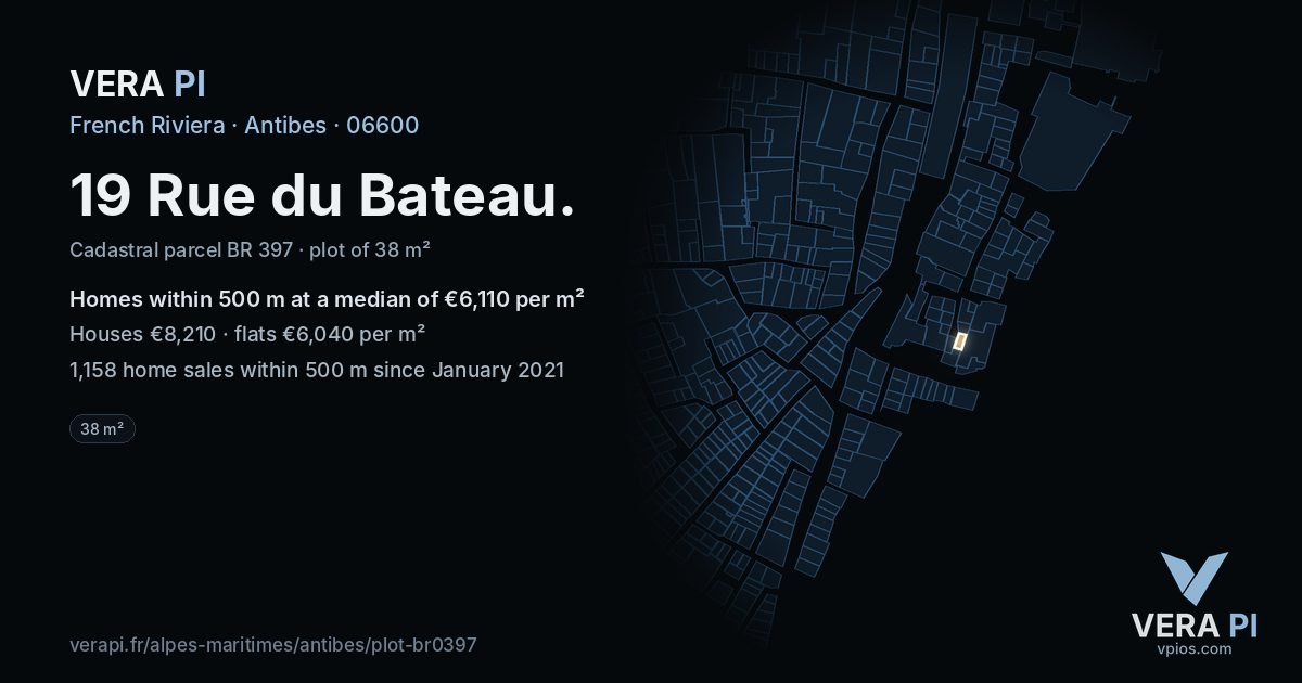 19 Rue du Bateau, Antibes at night – the plot lit, the parcels around coloured by the prices near them