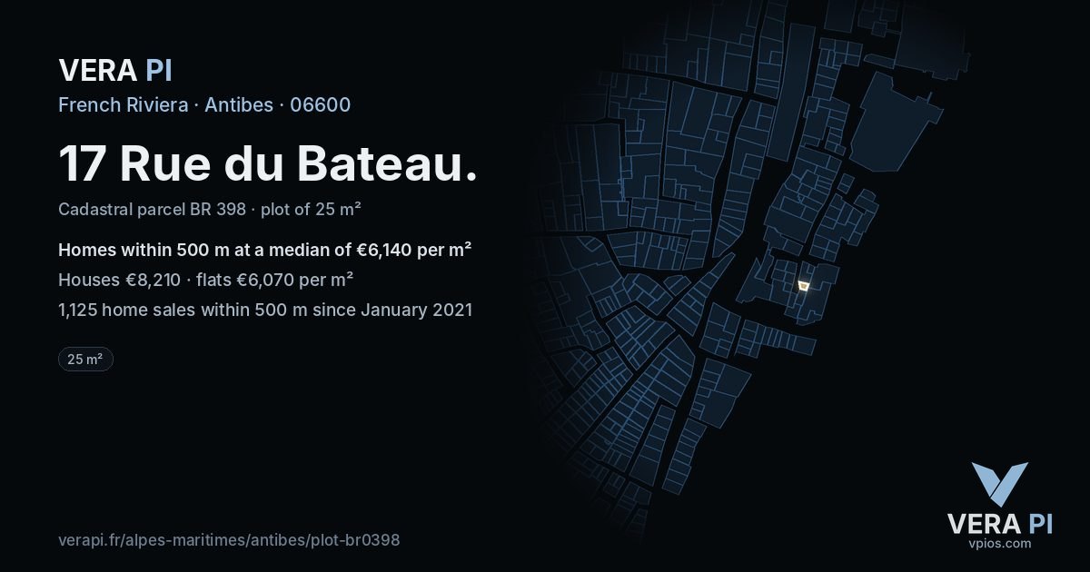 17 Rue du Bateau, Antibes at night – the plot lit, the parcels around coloured by the prices near them