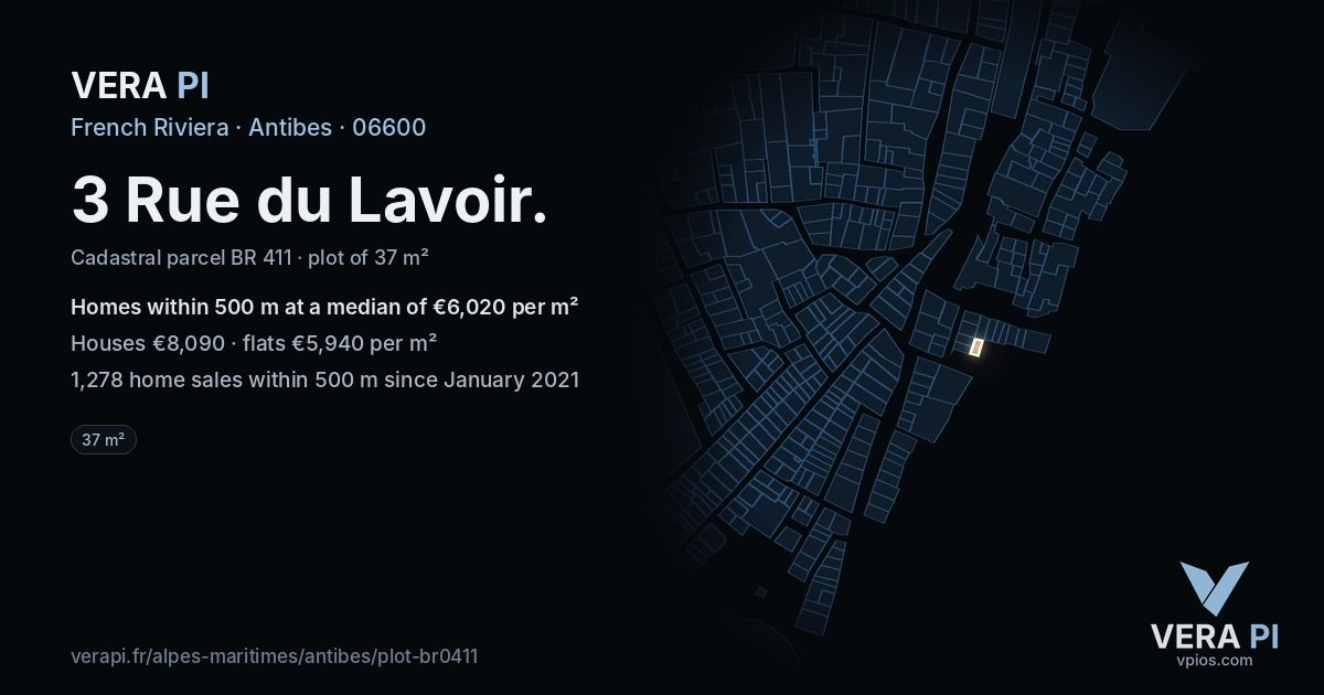 3 Rue du Lavoir, Antibes at night – the plot lit, the parcels around coloured by the prices near them
