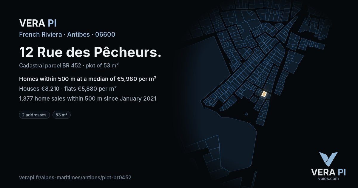 12 Rue des Pêcheurs, Antibes at night – the plot lit, the parcels around coloured by the prices near them