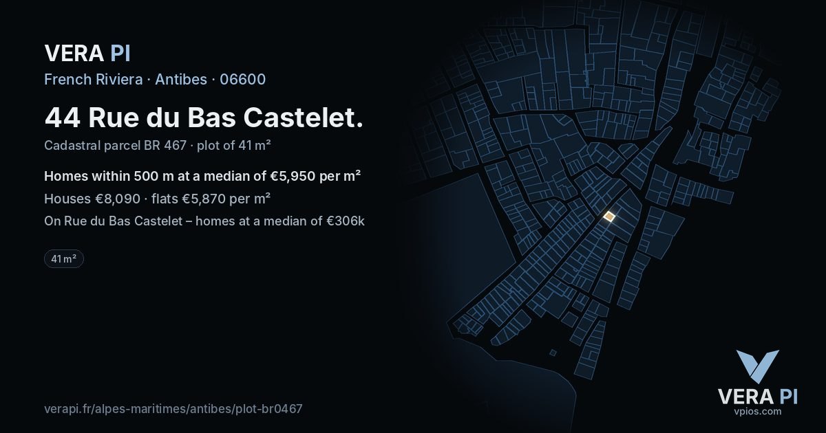 44 Rue du Bas Castelet, Antibes at night – the plot lit, the parcels around coloured by the prices near them