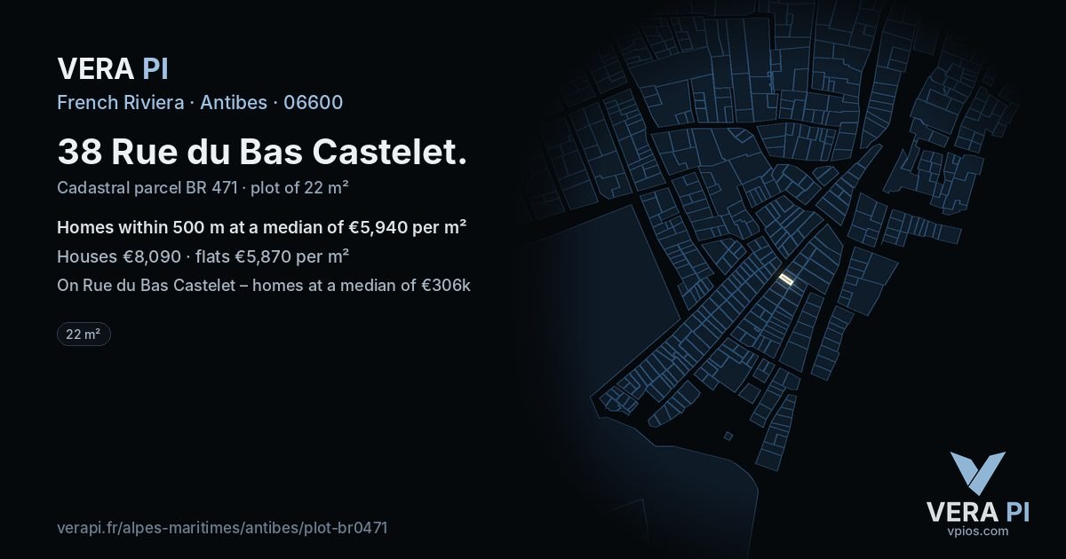 38 Rue du Bas Castelet, Antibes at night – the plot lit, the parcels around coloured by the prices near them