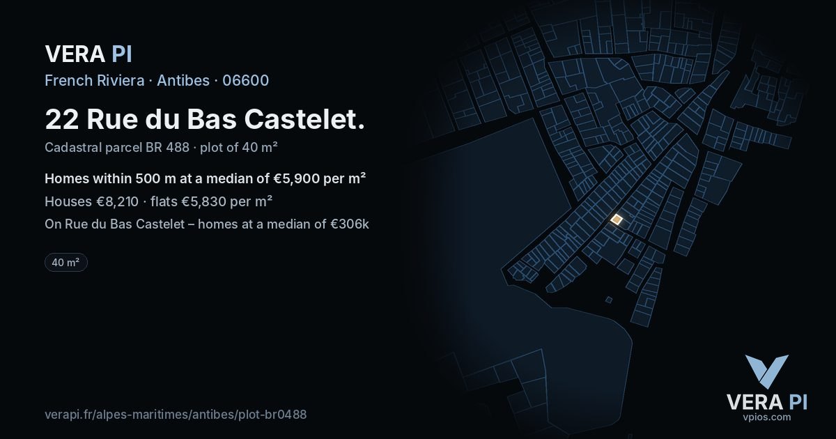 22 Rue du Bas Castelet, Antibes at night – the plot lit, the parcels around coloured by the prices near them