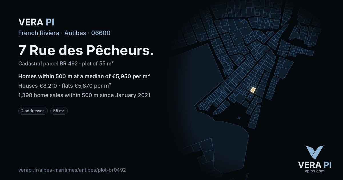 7 Rue des Pêcheurs, Antibes at night – the plot lit, the parcels around coloured by the prices near them