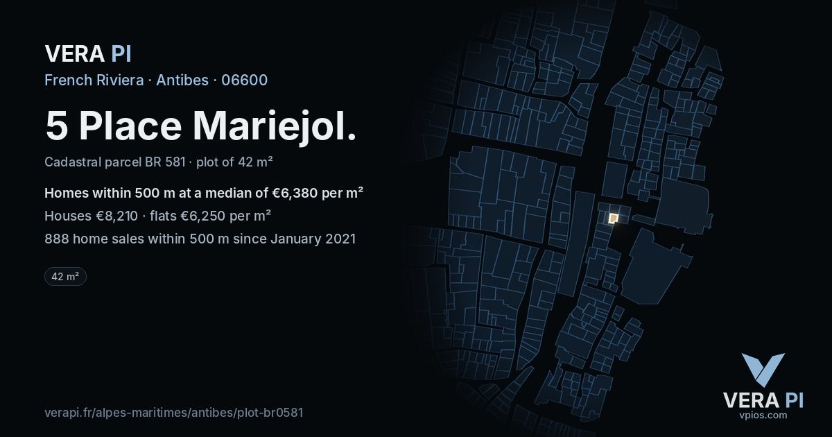 5 Place Mariejol, Antibes at night – the plot lit, the parcels around coloured by the prices near them