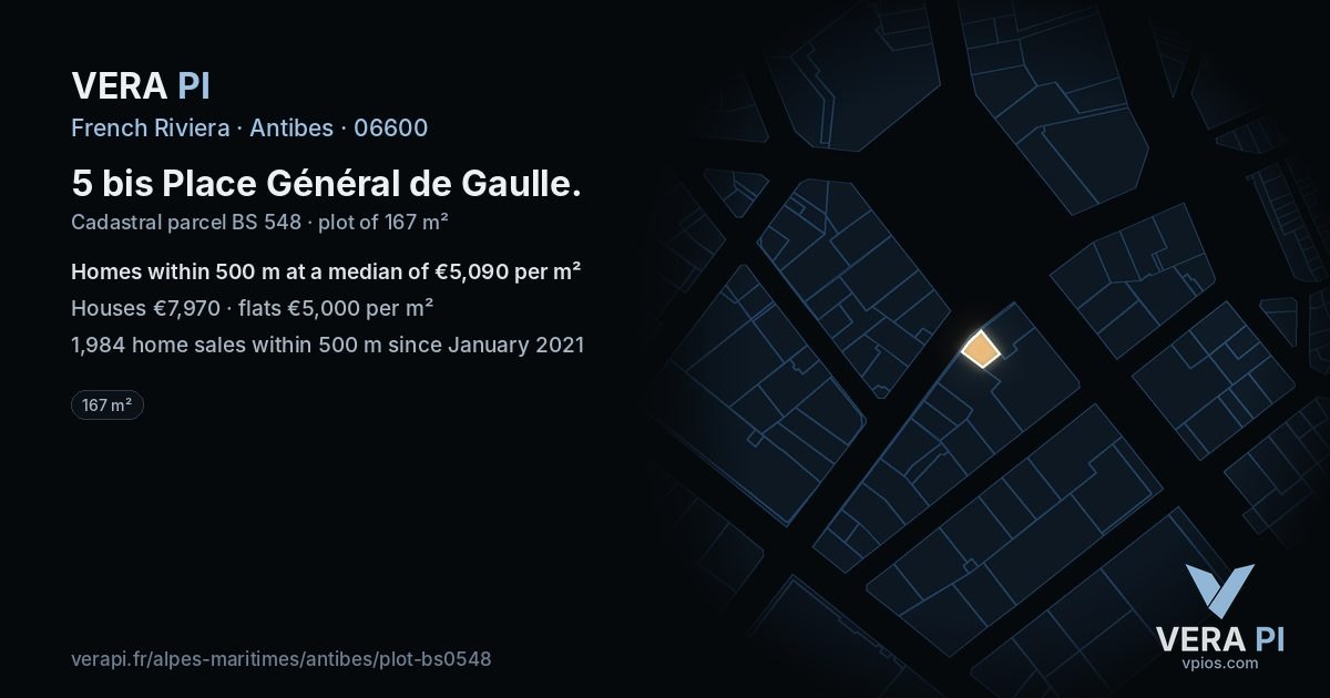 5 bis Place Général de Gaulle, Antibes at night – the plot lit, the parcels around coloured by the prices near them