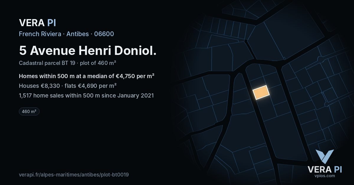 5 Avenue Henri Doniol, Antibes at night – the plot lit, the parcels around coloured by the prices near them