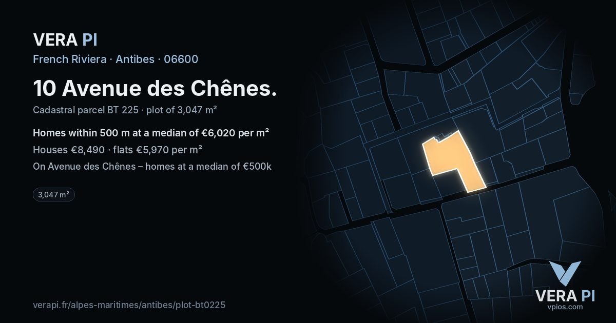 10 Avenue des Chênes, Antibes at night – the plot lit, the parcels around coloured by the prices near them