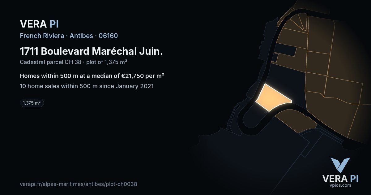 1711 Boulevard Maréchal Juin, Antibes at night – the plot lit, the parcels around coloured by the prices near them