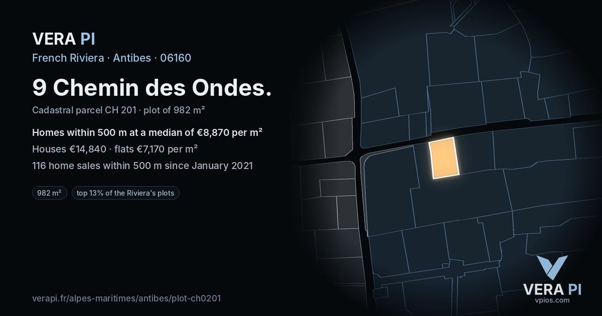 9 Chemin des Ondes, Antibes at night – the plot lit, the parcels around coloured by the prices near them