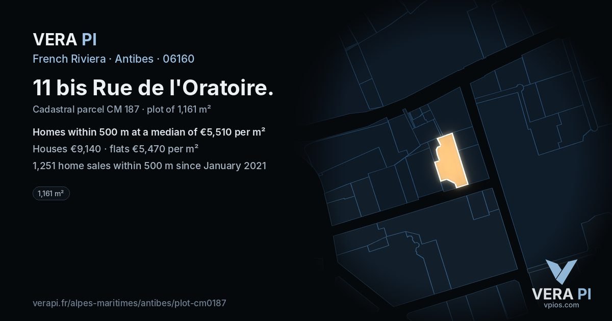 11 bis Rue de l'Oratoire, Antibes at night – the plot lit, the parcels around coloured by the prices near them