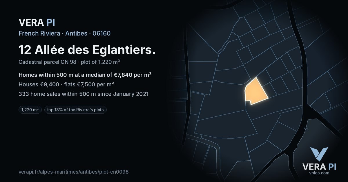 12 Allée des Eglantiers, Antibes at night – the plot lit, the parcels around coloured by the prices near them