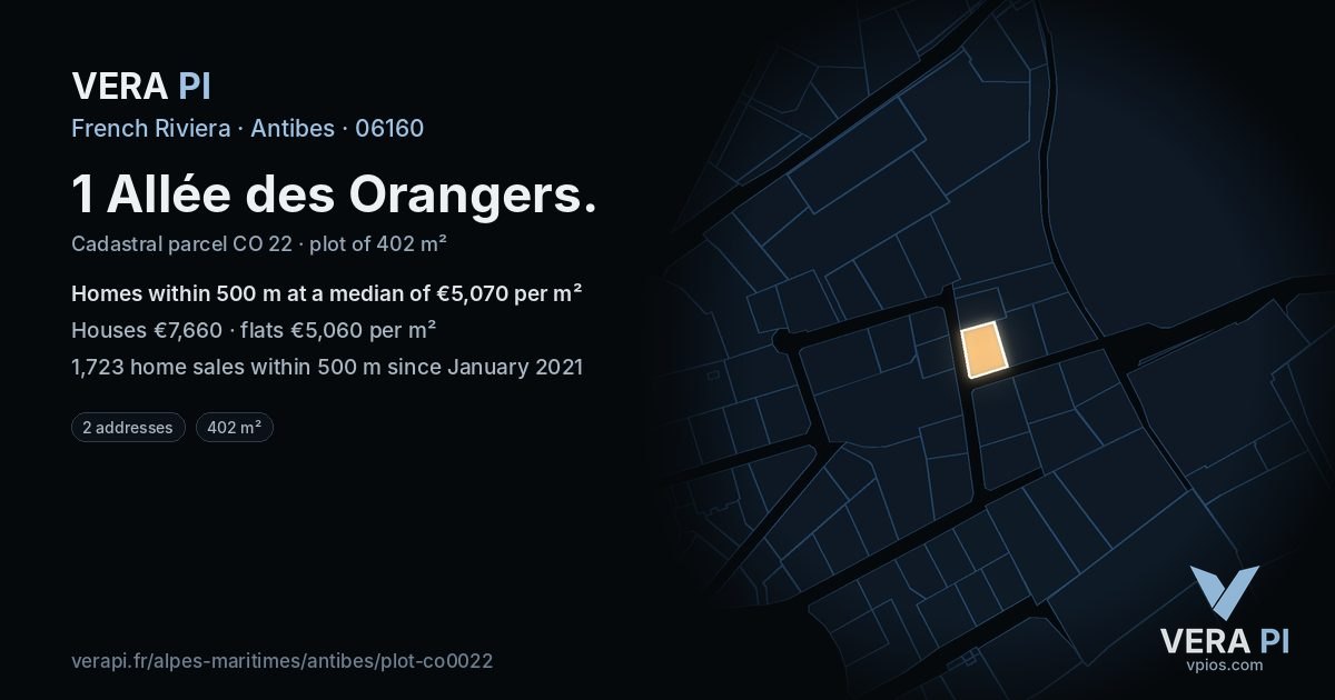 1 Allée des Orangers, Antibes at night – the plot lit, the parcels around coloured by the prices near them