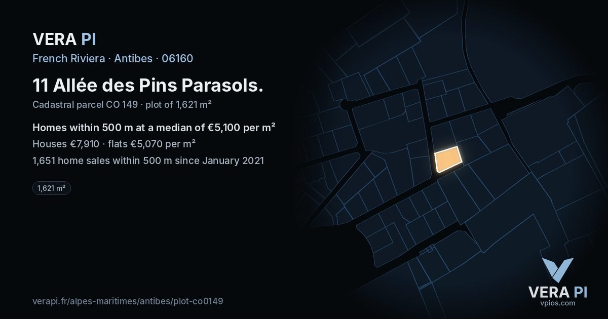 11 Allée des Pins Parasols, Antibes at night – the plot lit, the parcels around coloured by the prices near them