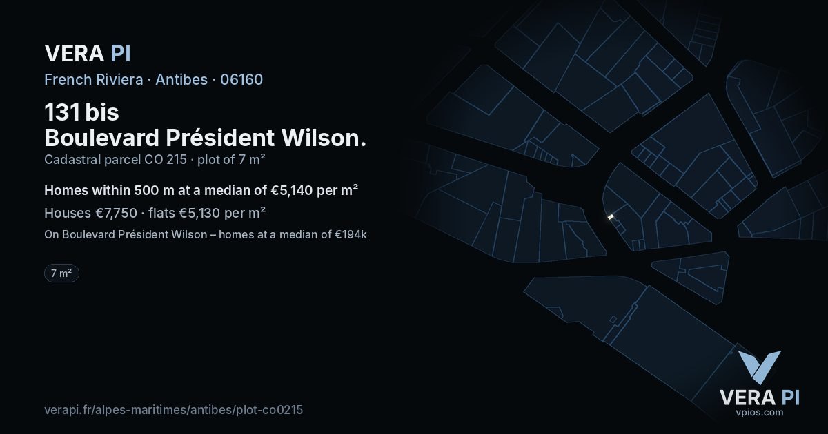 131 bis Boulevard Président Wilson, Antibes at night – the plot lit, the parcels around coloured by the prices near them