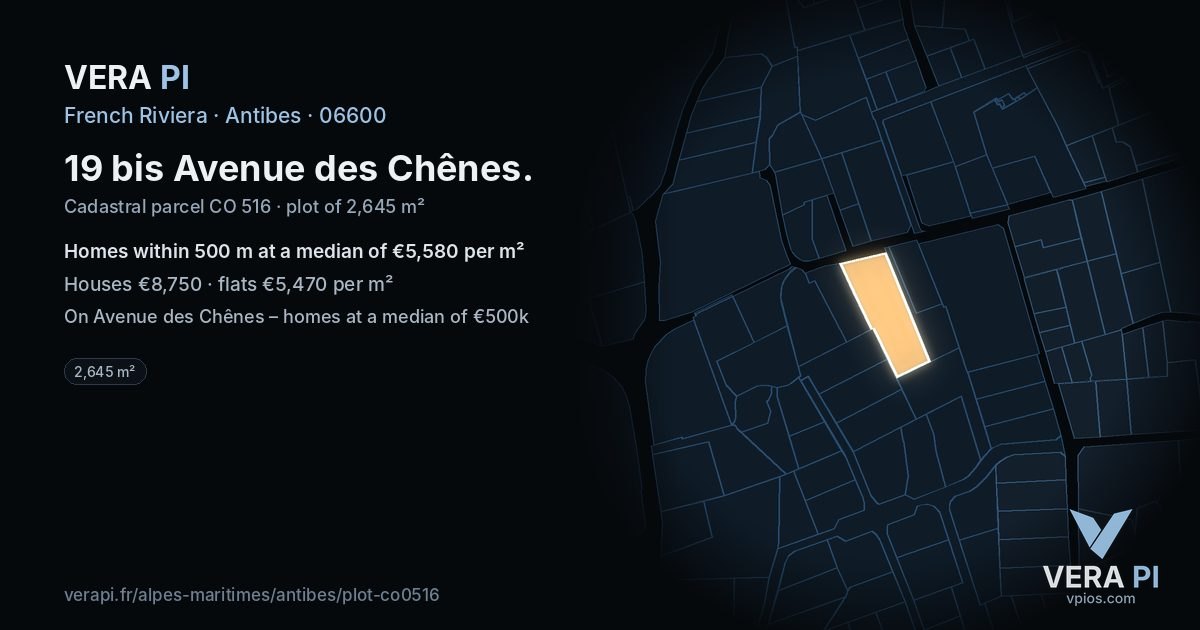 19 bis Avenue des Chênes, Antibes at night – the plot lit, the parcels around coloured by the prices near them