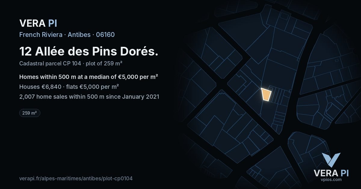 12 Allée des Pins Dorés, Antibes at night – the plot lit, the parcels around coloured by the prices near them