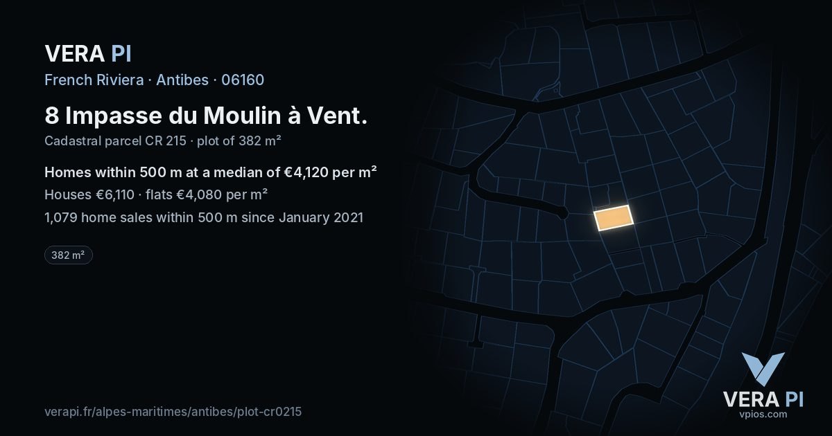 8 Impasse du Moulin à Vent, Antibes at night – the plot lit, the parcels around coloured by the prices near them