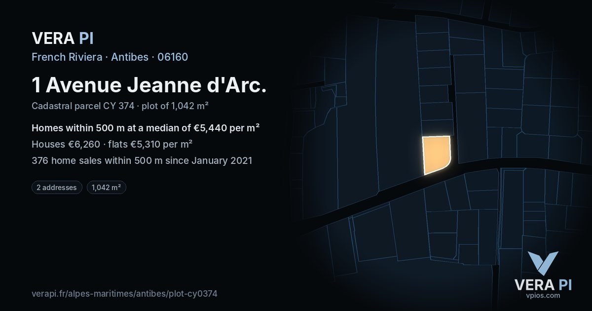 1 Avenue Jeanne d'Arc, Antibes at night – the plot lit, the parcels around coloured by the prices near them