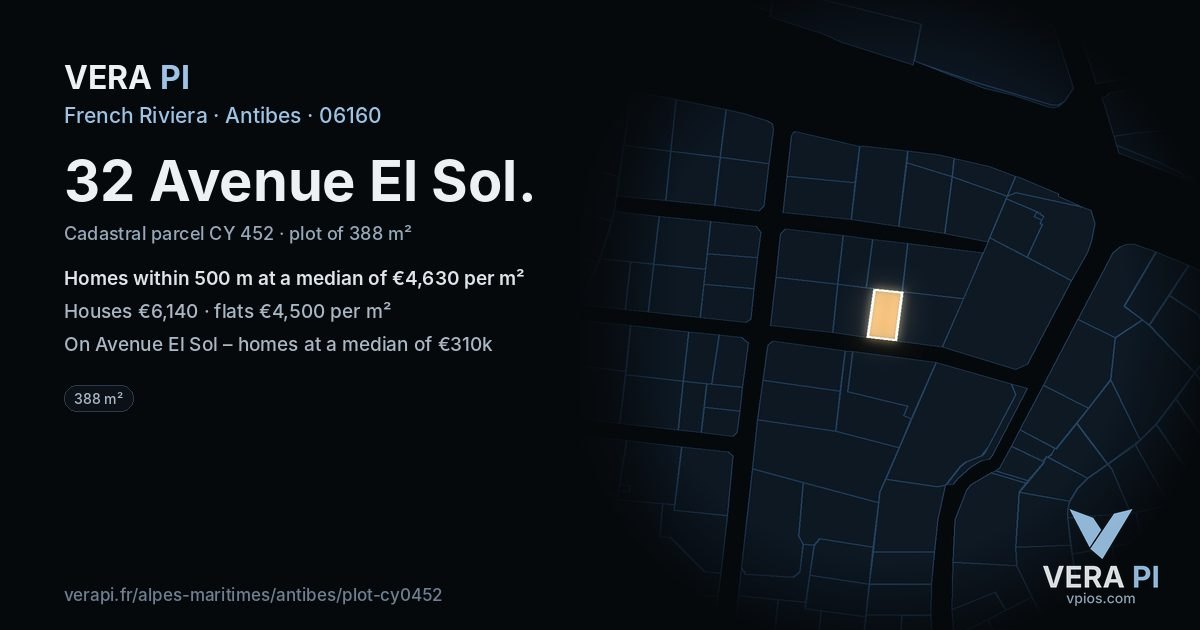 32 Avenue El Sol, Antibes at night – the plot lit, the parcels around coloured by the prices near them