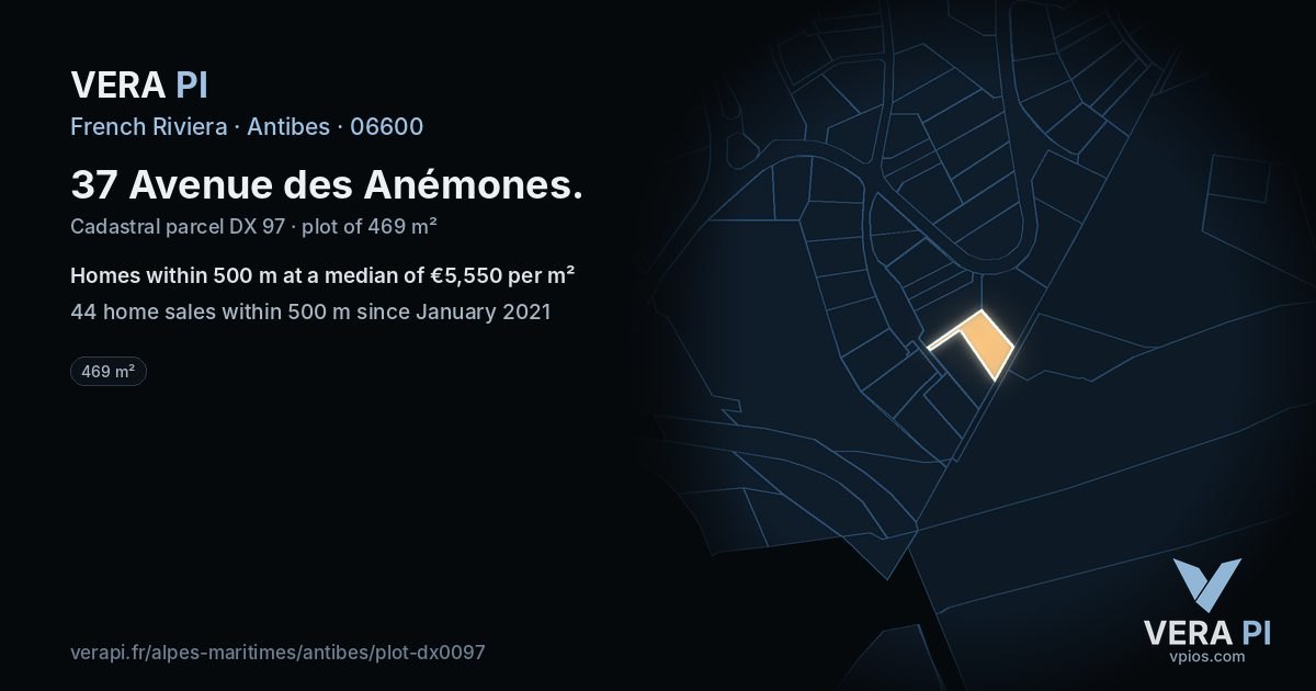 37 Avenue des Anémones, Antibes at night – the plot lit, the parcels around coloured by the prices near them