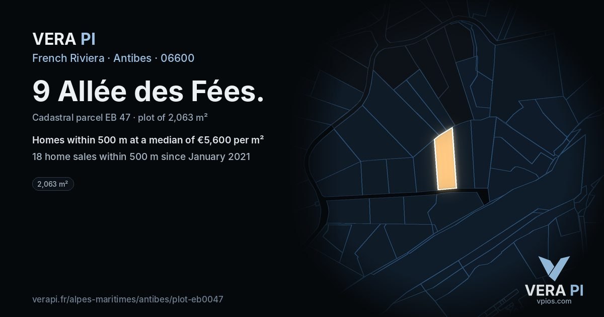 9 Allée des Fées, Antibes at night – the plot lit, the parcels around coloured by the prices near them